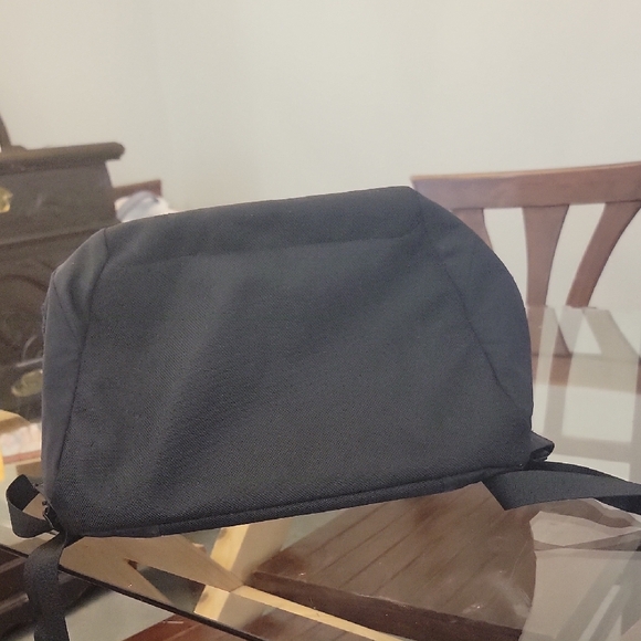 The North Face Black Backpack with Padded Straps and Structured Shape - Picture 12 of 12